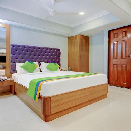 Hotel Treebo Cruz Royale Santacruz West Bombaj Exteriér fotografie