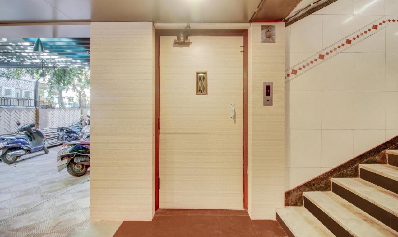 Hotel Treebo Cruz Royale Santacruz West Bombaj Exteriér fotografie