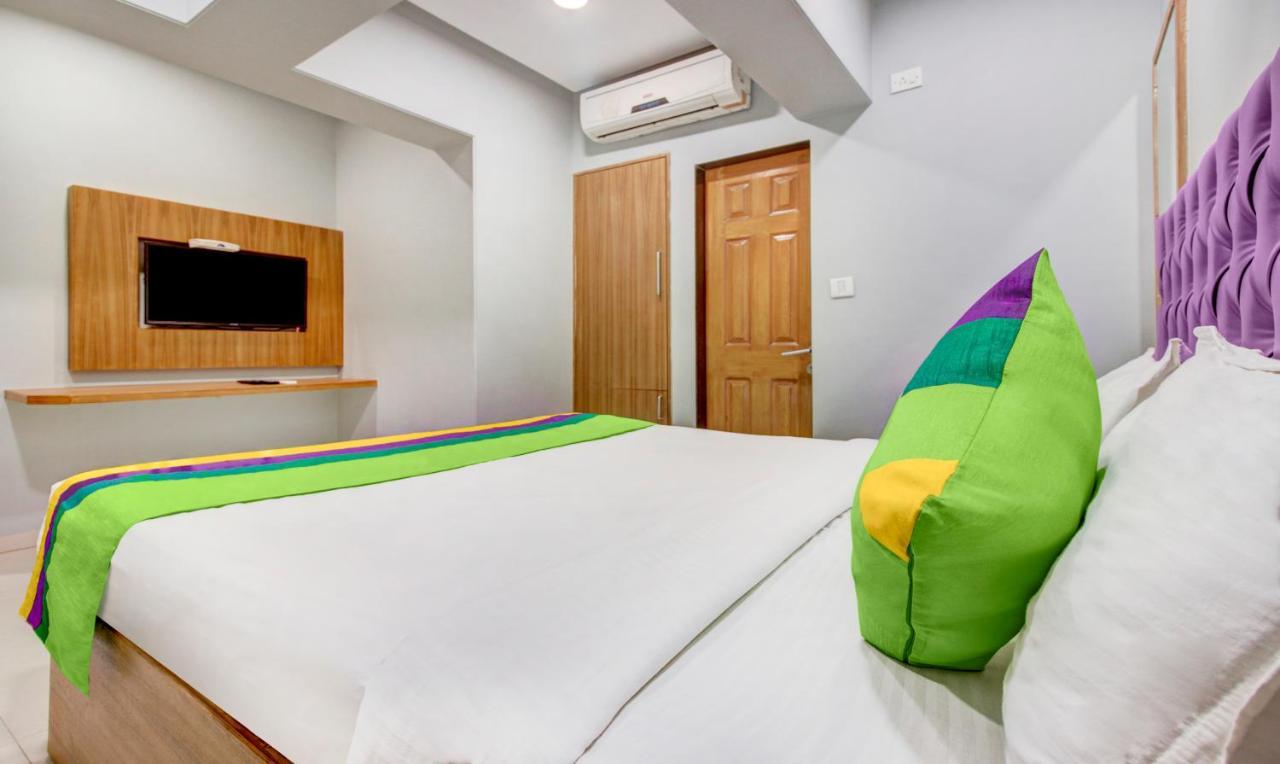 Hotel Treebo Cruz Royale Santacruz West Bombaj Exteriér fotografie