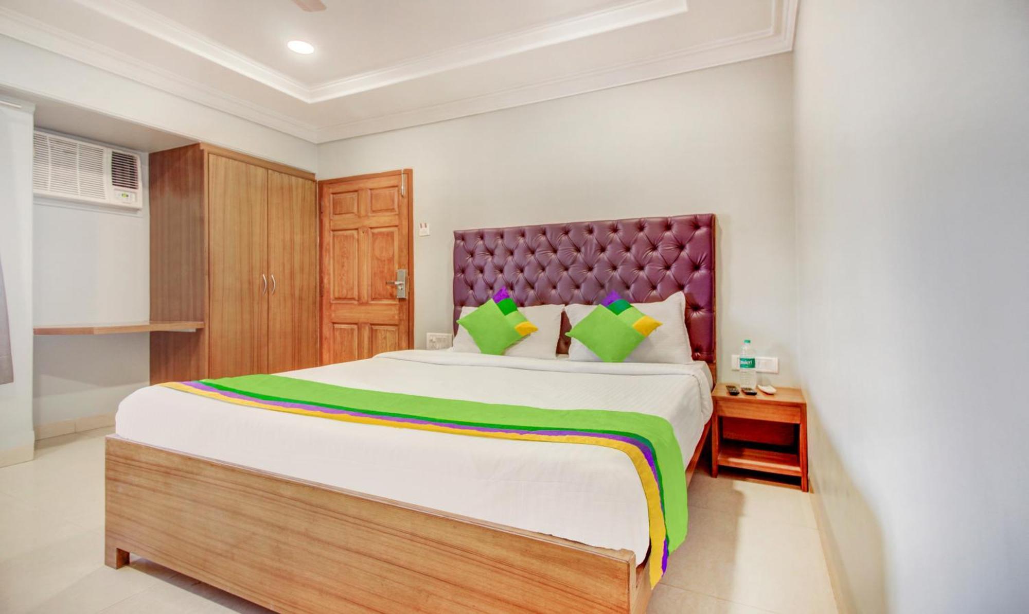 Hotel Treebo Cruz Royale Santacruz West Bombaj Exteriér fotografie