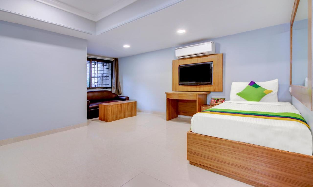 Hotel Treebo Cruz Royale Santacruz West Bombaj Exteriér fotografie