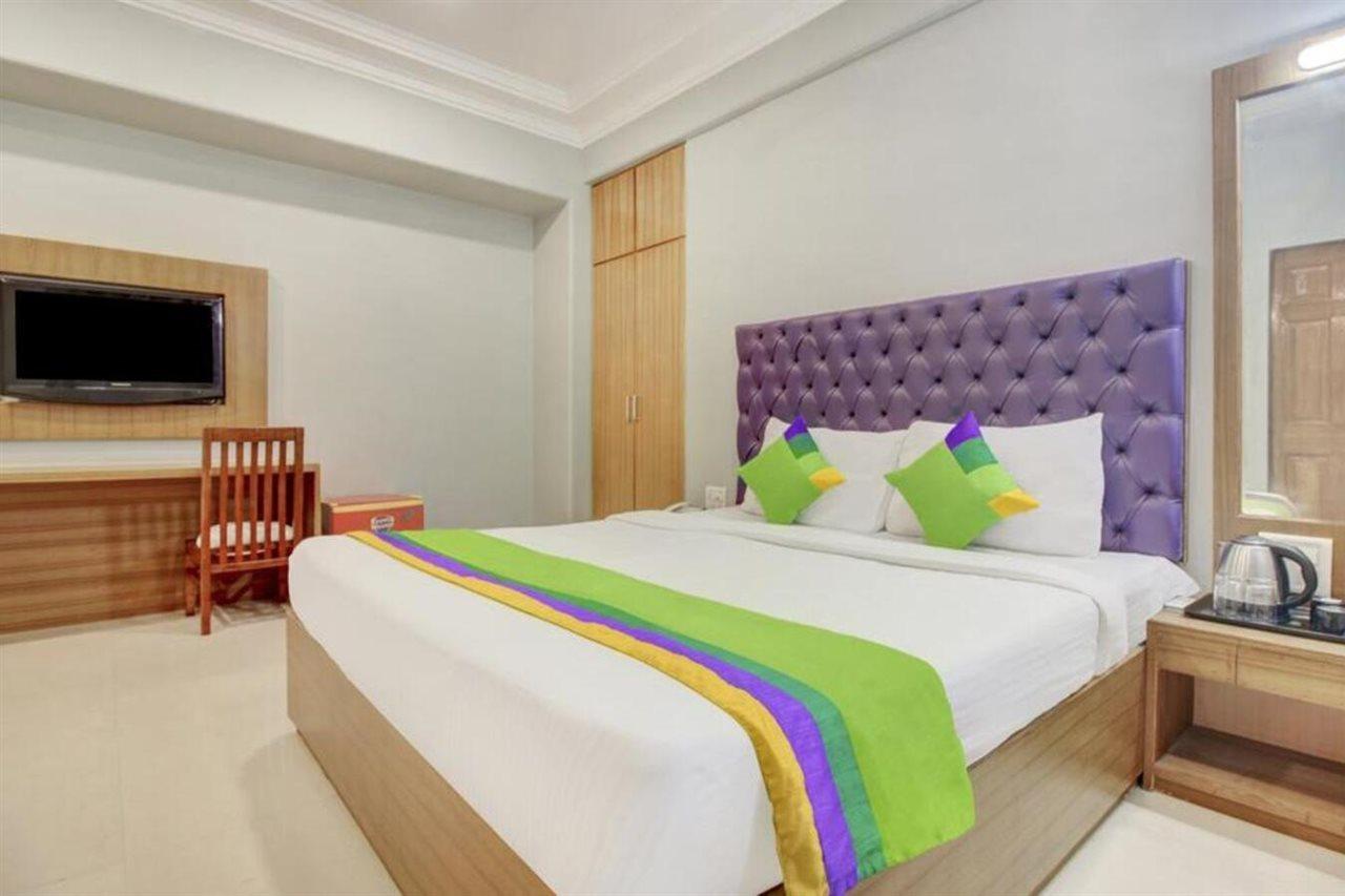 Hotel Treebo Cruz Royale Santacruz West Bombaj Exteriér fotografie