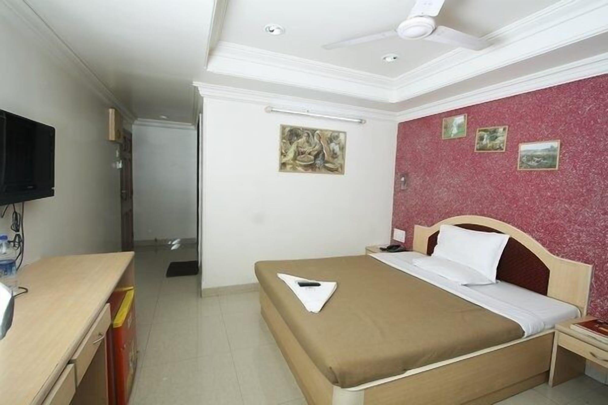 Hotel Treebo Cruz Royale Santacruz West Bombaj Exteriér fotografie