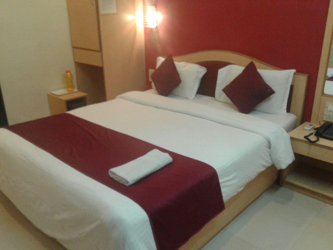 Hotel Treebo Cruz Royale Santacruz West Bombaj Exteriér fotografie